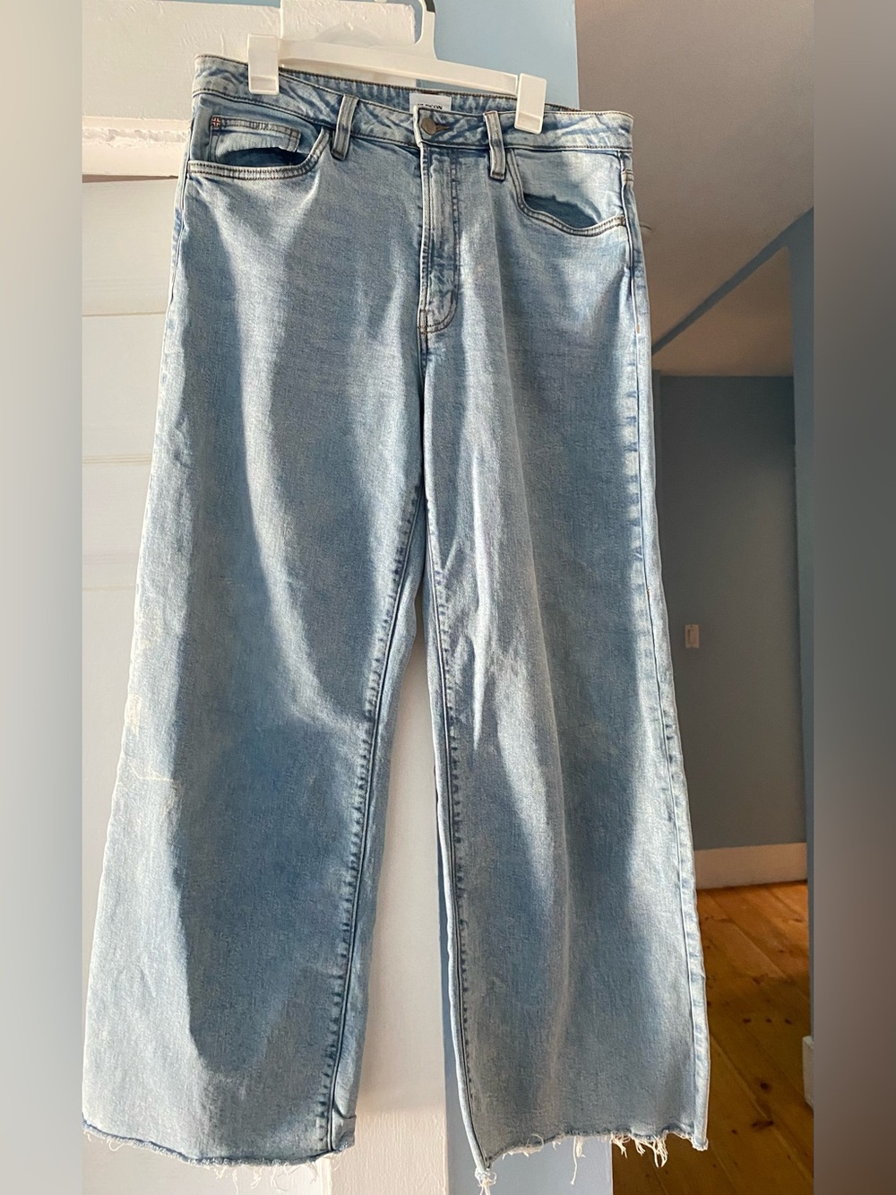 Hudson Jolene Wide Leg Jeans Light Blue - Distressed never worn! Size 10/30